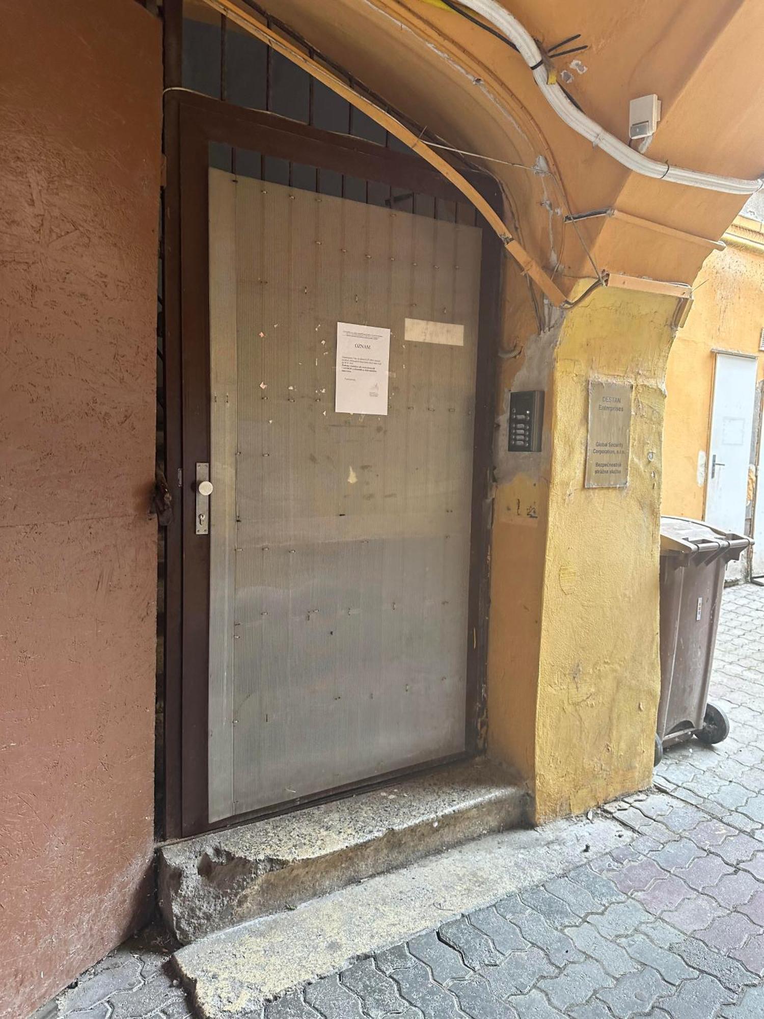 Xxx Bratislava Buitenkant foto